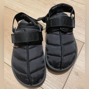 Black Nylon Reebok Beatnik’s